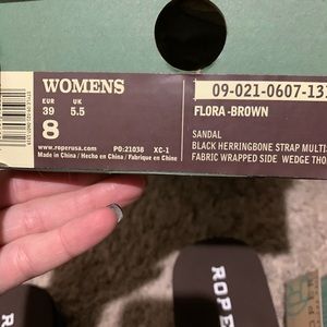 Brand new in box, roper serape flip flops